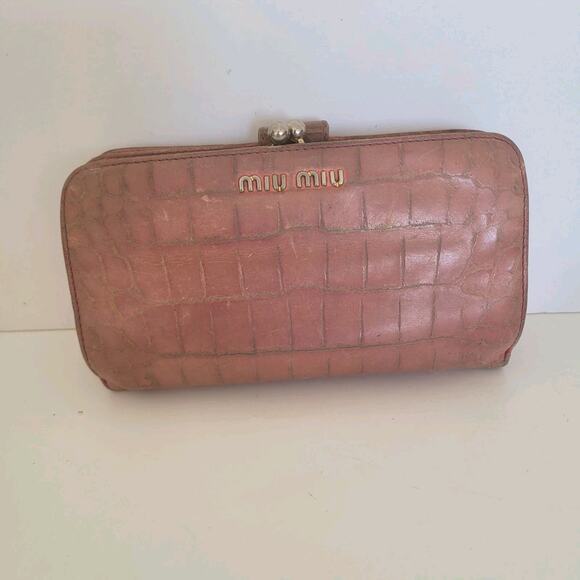 MIU MIU Embossed Leather Leather Long Wallet Continental Kiss Lock Pink Large - Picture 1 of 15